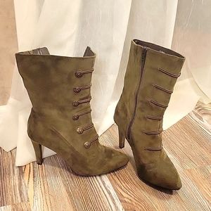 Suade dark green, heeled zip up boots, with button accents, elastic in calf area